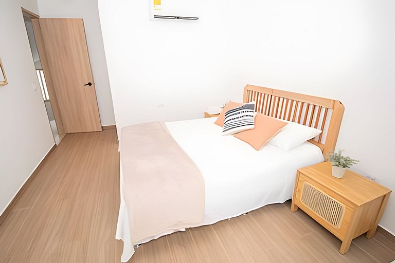 Lux Beach House w/ Rooftop Pool