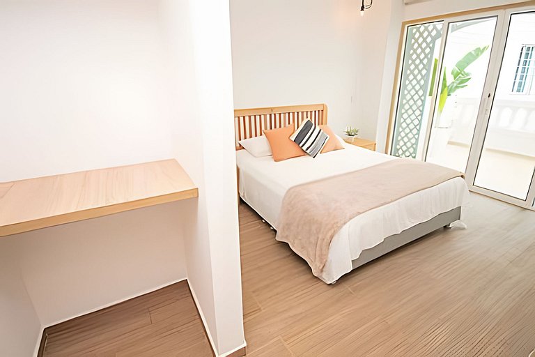 Lux Beach House w/ Rooftop Pool