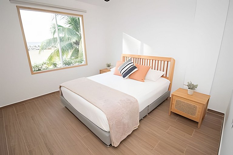 Lux Beach House w/ Rooftop Pool