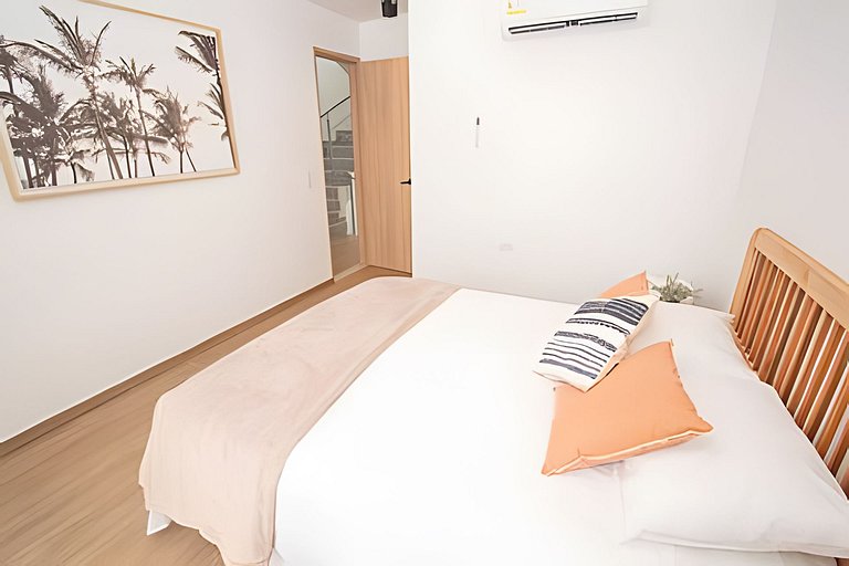 Lux Beach House w/ Rooftop Pool