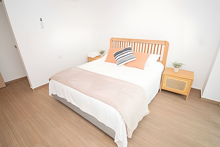 Lux Beach House w/ Rooftop Pool