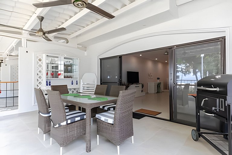 Hermosa y Moderna Casa Frente al Mar WIFi y Kayak