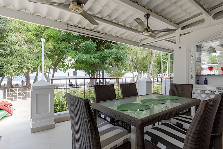 Hermosa y Moderna Casa Frente al Mar WIFi y Kayak