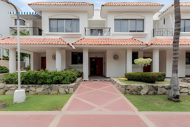 Hermosa y Moderna Casa Frente al Mar WIFi y Kayak