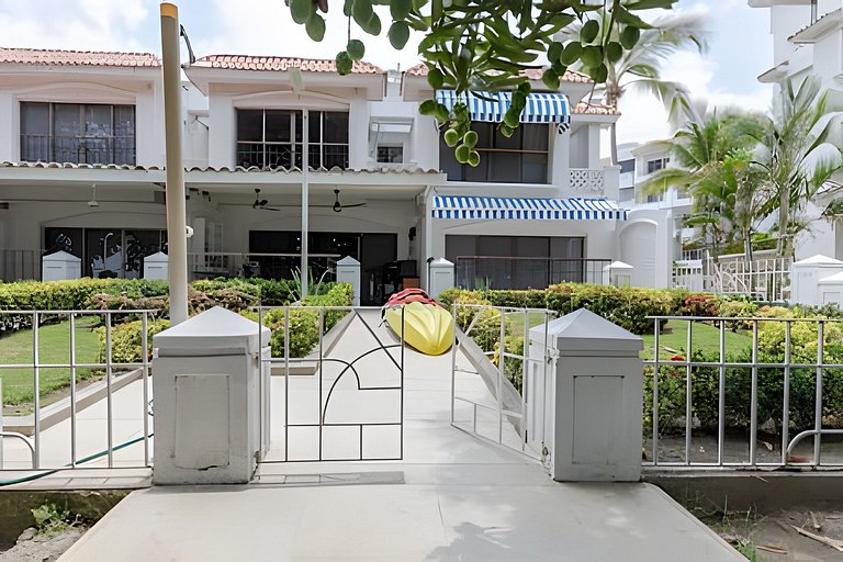 Hermosa y Moderna Casa Frente al Mar WIFi y Kayak