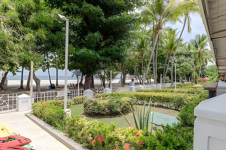 Hermosa y Moderna Casa Frente al Mar WIFi y Kayak