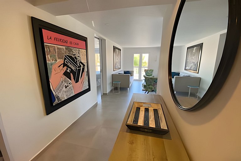 DEAL! Hip & Lovely Apt in Old Town, Hot Water