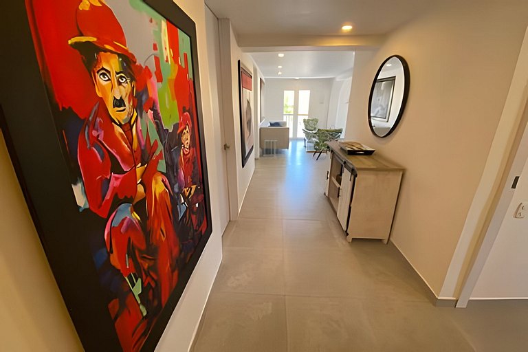 DEAL! Hip & Lovely Apt in Old Town, Hot Water