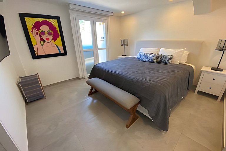 DEAL! Hip & Lovely Apt in Old Town, Hot Water