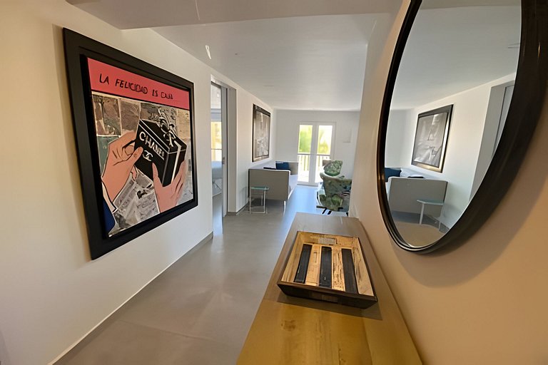 DEAL! Hip & Lovely Apt in Old Town, Hot Water