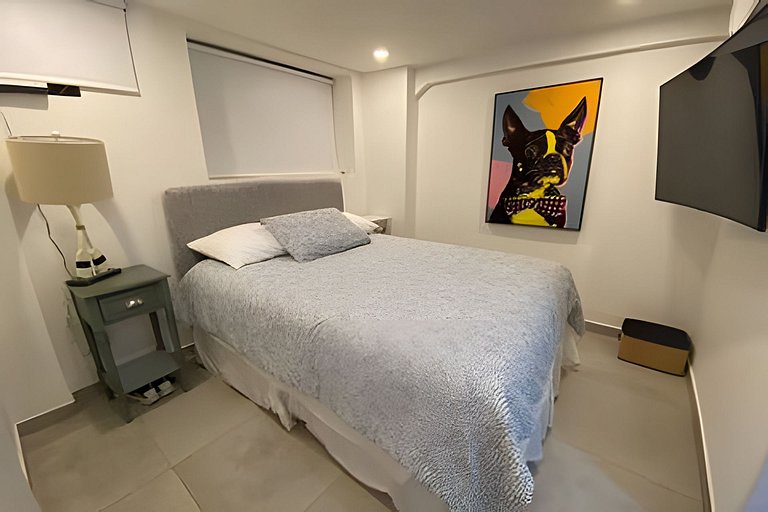 DEAL! Hip & Lovely Apt in Old Town, Hot Water